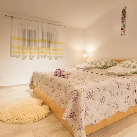 Laguna Apartment
